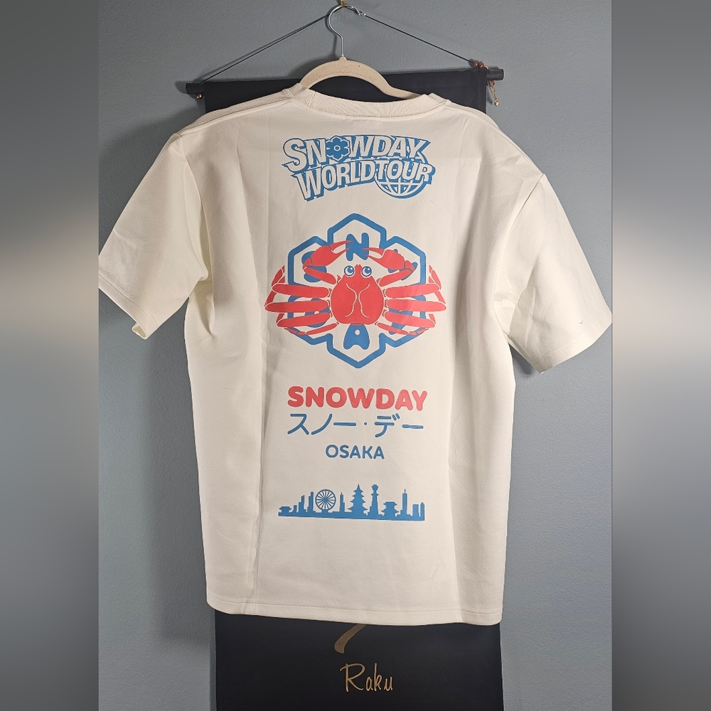 Snowday World Tour Graphic Tee NWT Medium -Crab